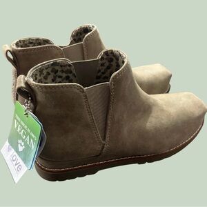 Skechers BOBS Vegan Suede Ankle Booties‎ Memory Foam Tan Leopard Lining Size 6